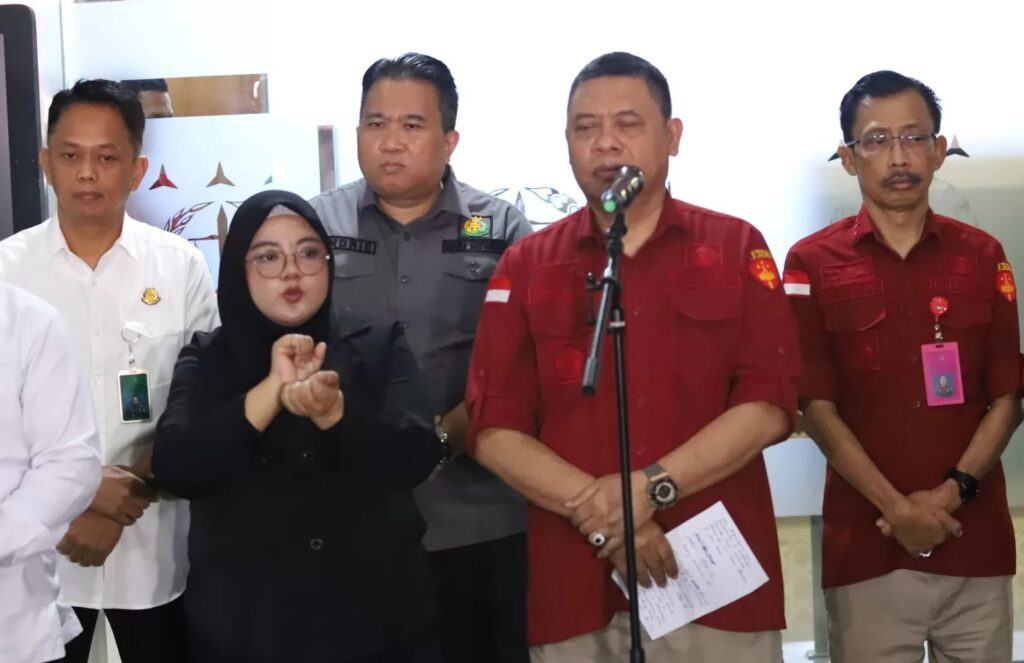 Konferensi Pers Penggeledahan dan Penetapan Tersangka 3 Orang Hakim dan 1 Pengacara