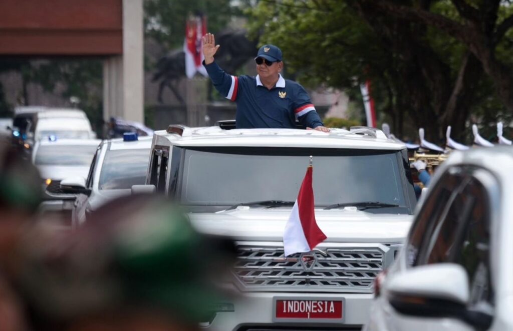 Maung Pindad saat pelantikan Prabowo (foto: ig/@prabowo)